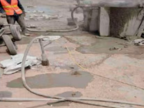 平舆水泥混凝土路面板底注浆技术 路面脱空注浆整治方案