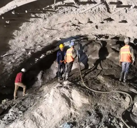 平舆拱顶带模注浆料的施工流程及注意事项